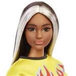 Barbie Fashionistas  Modelka ohnivé tričko a kostkovaná sukně panenka 179 HBV133