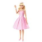 Mattel Barbie v ikonickém filmovém oblečku HPJ963
