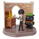 Harry Potter učebna míchání lektvarů s figurkou Harryho4