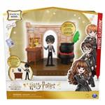 Harry Potter učebna míchání lektvarů s figurkou Harryho7