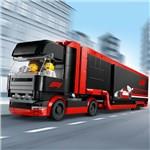 Kamion F1® s vozy F1® RB20 a AMR246