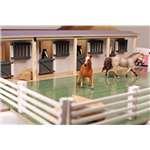Kids Globe 610311 Farming Koňská stáj se 7 boxy a pastvinou 1:244