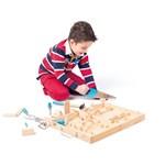 Metalowe narzędzia w drewnianej walizce4