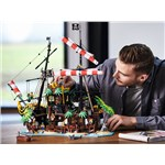 Lego Ideas 21322 Zátoka pirátů z lodě Barakuda17