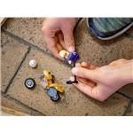 LEGO City 60309 Kaskadérská motorka se selfie tyčí3