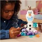 LEGO® Disney 43287 Ledové králoství Olaf a Bruni na zábavném pikniku8