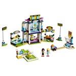 Lego Friends 41338 Stephanie ve sportovní aréně1