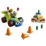 LEGO Toy Story 10766 Woody a závoďák na dálkové ovládání1