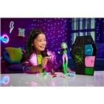Mattel - Monster High Skulltimate Secrets Neon Frights Ghoulia Yelps Fluorescent4