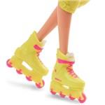 Mattel Barbie The Movie Barbie w stroju filmowym na wrotkach3