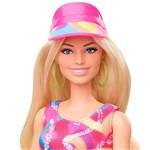 Mattel Barbie The Movie Barbie w stroju filmowym na wrotkach2