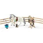 Schleich 42389 Jezdecká škola s jezdci na koních2