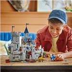 Středověký hrad a rytíři na koních5